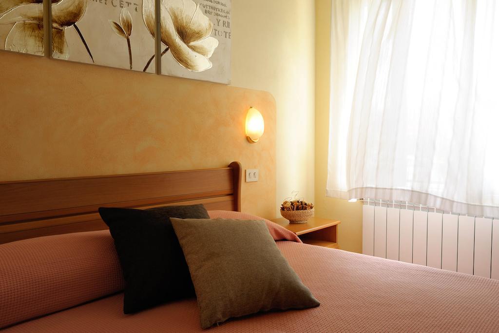 Hotel Le Rondini Riccò del Golfo di Spezia Zimmer foto
