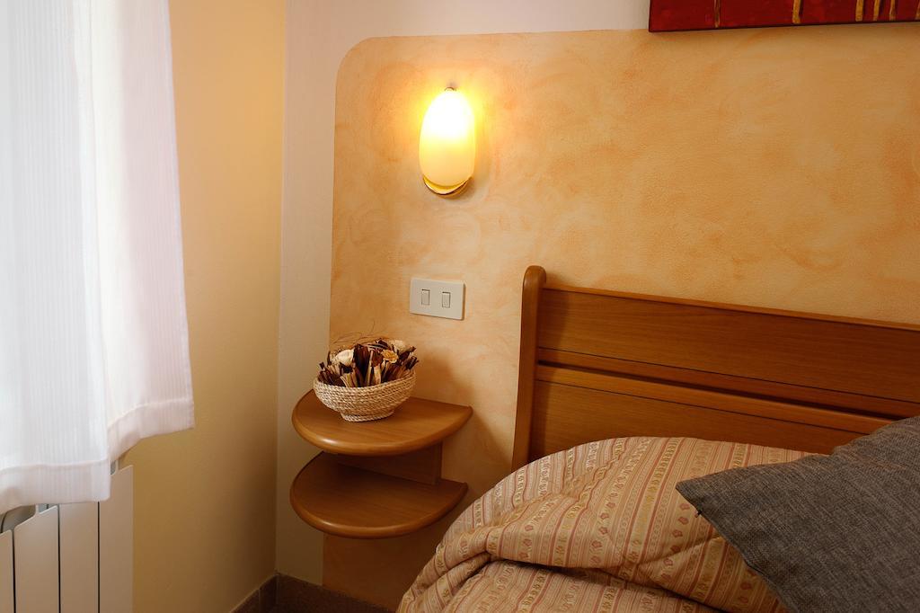 Hotel Le Rondini Riccò del Golfo di Spezia Zimmer foto