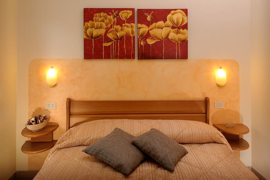 Hotel Le Rondini Riccò del Golfo di Spezia Zimmer foto